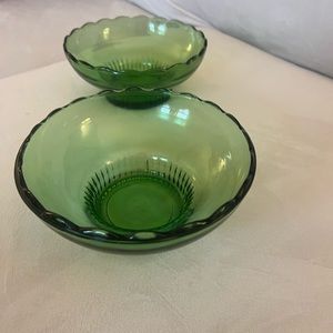 Vintage 1950's E.O. Brody CO. M2000 Cleveland Ohio Green Glass Dish Bowl Scallop